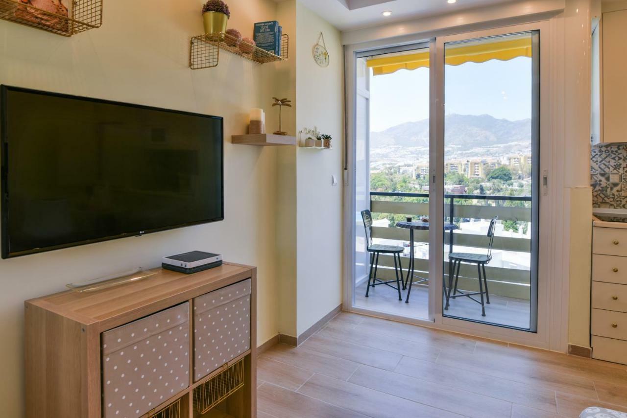 Top Floor Studio Apartment *